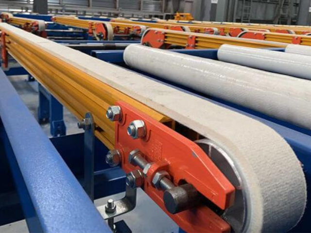 Custom manufactured felt belt and roller for aluminium extrusion line